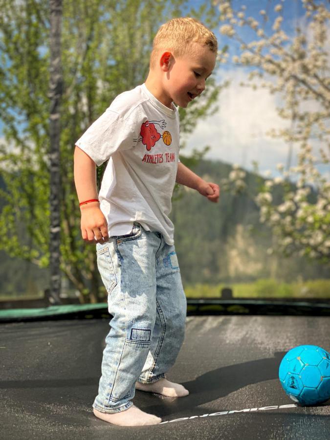 Pensiunea Adam Si Eva Pojorita Bagian luar foto